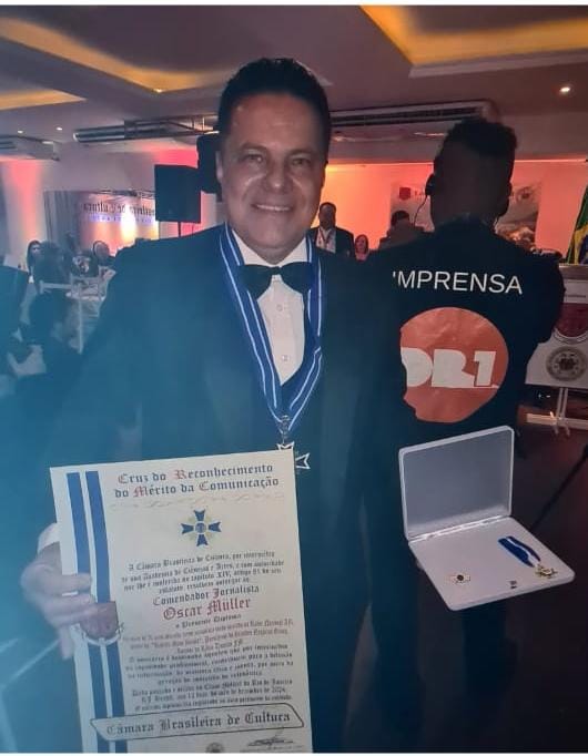 Oscar Müller é homenageado como Comendador pela ABCA 